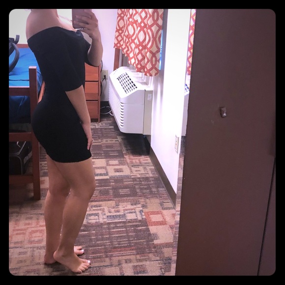 Sexy off the shoulders black mini dress - Picture 1 of 2